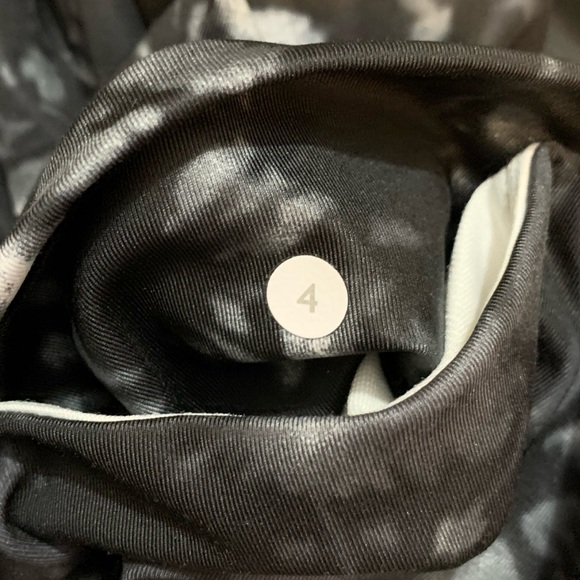 Lululemon Sunshine Salutation Crop - Picture 6 of 9